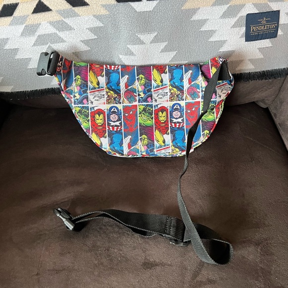 MARVEL Super Hero Greatest Hits Belt Bag - Picture 3 of 5
